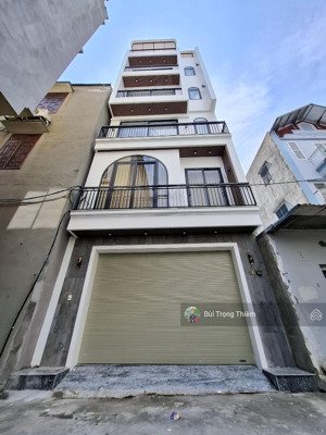 gần cổ linh 11.3 tỷ nhà 45m ô tô vào nhà 6 tầng thang máy 10m ra ô tô tránh