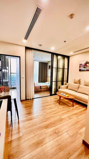 cần bán căn 1pn 1wc 32m2 đủ đồ view sông hồng toà r2 onsen ecopark.lh ạ