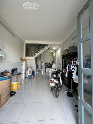 bán nhà kênh tham lương bến cát. bên này kênh đường số 15 bhh. nhà trệt lầu giá 7tỷ350