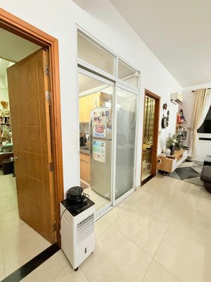 cho thuê căn hộ the cbd quận 2. giá 10 triệu/tháng, đầy đủ nội thất,, 2pn, 2wc. lh: 