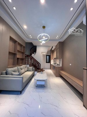 hoa hậu việt hưng 5 tầng nội thất 5 sao, 31m vài bước chân ra phố giá chỉ nhỉnh 7 tỷ.