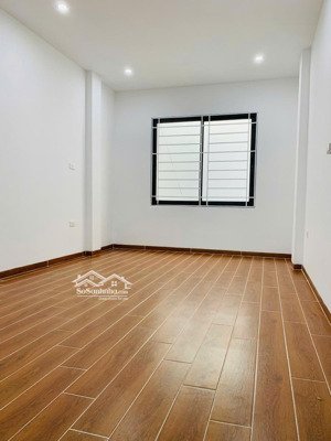 hiếm! p lạc long quân, 45m2*5t, thông sàn, có thể sửa thang máy, ở, kd, cho thuê đỉnh