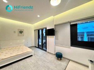 studio full nội thất có ban công