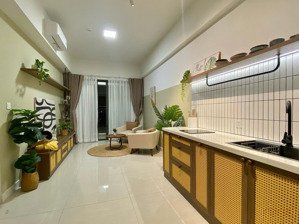 căn hộ 1pn full nội thất tầng cao.