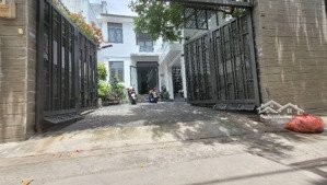 biệt thự võ văn kiệt, 7x20m, cách quận 1 chỉ vài phút xe máy