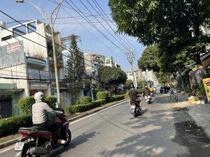 bán căn hộ dịch vụ - mt nguyễn cửu đàm (4x31m) 3 lầu,sân thượng,15 phòng,thu nhập 70tr