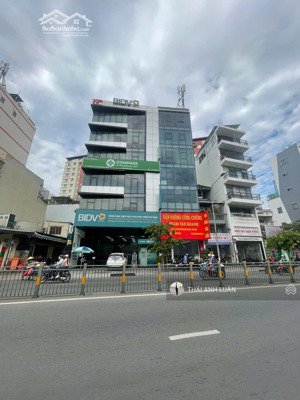 rẻ nhất bình thạnh. bán nhà mặt tiền ung văn khiêm. dt: 600m2 (12x50m), hầm 7 tầng. 70 tỷ(116tr/m2)