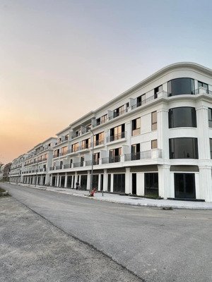 bán nhanh shophouse view vịnh, hai mặt thoáng giá công khai 5xtr/m2. lh 