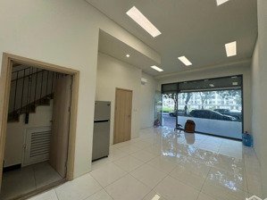 chính chủ cho thuê nhà làm văn phòng hoặc cửa hàng tầng 1, giá chỉ 12 triệu/tháng