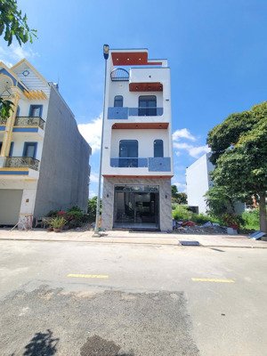 nhà gần bên xe tân đông hiệp chỉ 4tỷ8 đầy đủ công năng