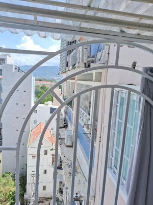 hàng hiếm , bán căn hộ 75 m2 , 2 pn , 2 wc ngay trung tâm khu phố tây , gần biển , sổ hồng