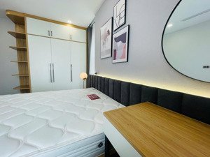 chính chủ bán căn hộ 2pn hdi tây hồ tầng đẹp, view hồ tây hướng mát, full nội thất. sổ đỏ cất két