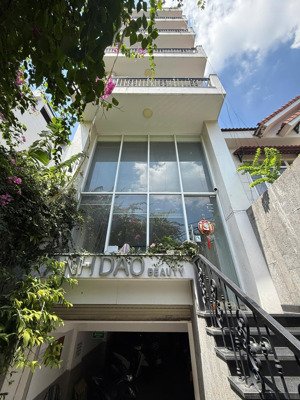 bán căn hộ dịch vụ cao câos 1 hàm 8 tầng thu nhập 150 triêu/tháng 20 phòng cao cấp