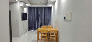 chính chủ cho thuê căn hộ góc hồ bơi giá 5tr5/tháng có rèm