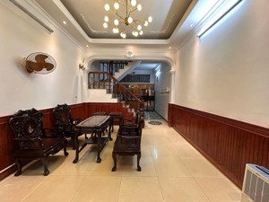 cho thuê nhà nguyên căn ngõ quan thổ 1 ,đống đa