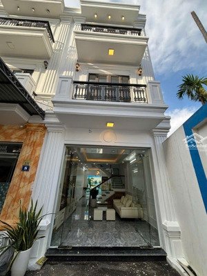 nhà 3 tầng đẹp đường nhựa rộng 7m tuyến 2 đường trục xã hồng thái.