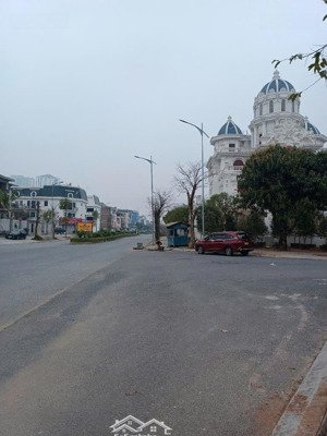 cho thuê tòa nhà làm vp du học, dưỡng lão ẩm thực hà đông, 1800m2 xây 600m2x5,5t, 1 hầm 3 tm, pccc