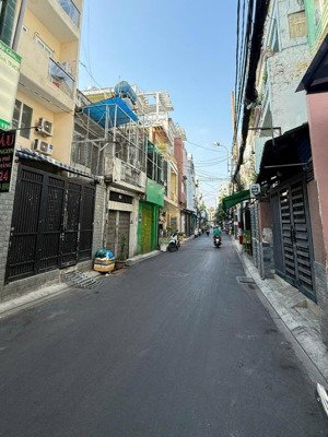 bán nhà giảm sâu 1.5tỷ, hxh thông vị trí kinh doanh ngay cách mạng tháng 8 tân bình, 64m 4x16m 11ty