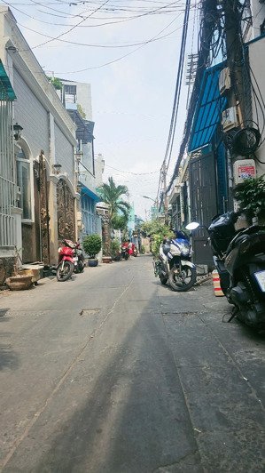 nhà lạc long quân,hxh,50m2, 4x13m. 2pn, 2 tầng chỉ 7.5 tỷ