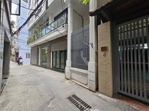 chính chủ gửi bán nhà nhà mặt ngõ lạc long quân, ô tô vào nhà, dt 93m2, mt 7m, xây 5 tầng, giá 27ty