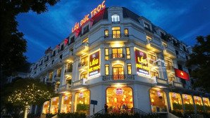 lô góc cho thuê mặt phố nguyễn khánh toàn, mt 15m, dt 150m2x3 tầng, view cực hot