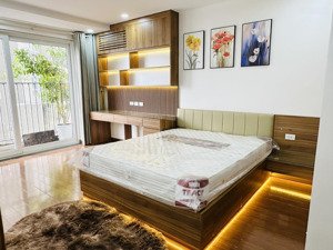 gia đình tôi bán căn hộ n04 udic, 128m2, 3 ngủ 2 vệ sinh, phòng ngủ nào cũng thoáng sáng, đồ cơ bản