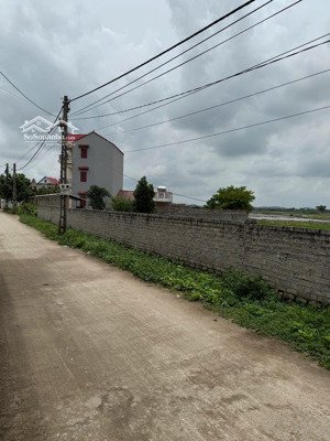bán lô đất đồng việt- yên dũng, bắc giang. 93m2- mặt tiền 5,7m. giá 660tr