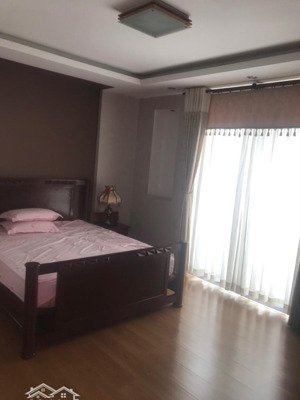 cho thuê biệt thự hầm + 3 lầu khu tên lửa, bình tân diện tích 200m2 khu vực sầm uất