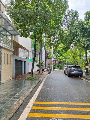 mặt tiền quyền lực ~10m, 9 tầng thang máy phân lô thông trường chinh đi khắp ngả