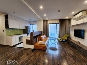 chính chủ bán căn 3 ngủ 90m2, tầng trung, đầy đủ nội thất, có slot ô tô. giá 7,9 tỷ gold season