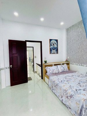 nhà ngon giá xịn chỉ ngang giá đất gần emart nhờ các ace bán giúp em nhé