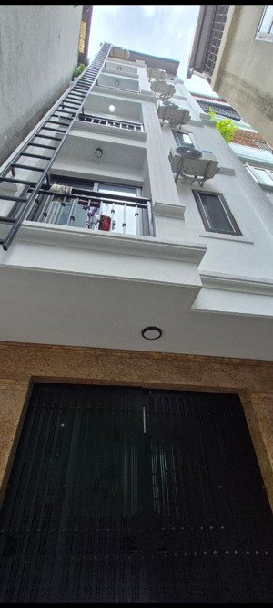 bán tòa căn hộ chung - 65m2 x 17 phòng, 16.3 tỷ