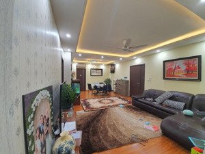 (chính chủ) bán căn 3 ngủ 2wc 130m2, nhà đẹp, đủ nội thất, sẵn sổ đỏ. giá 8,5 tỷ tòa the light