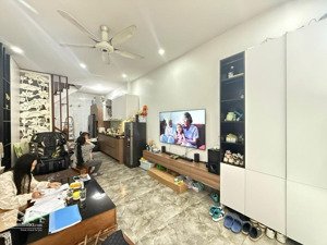 bán nhà phố khúc thừa dụ, cầu giấy 48m2 11.45 tỷ 3 gác đỗ cửa ngõ nông, 30m ra ô tô tránh