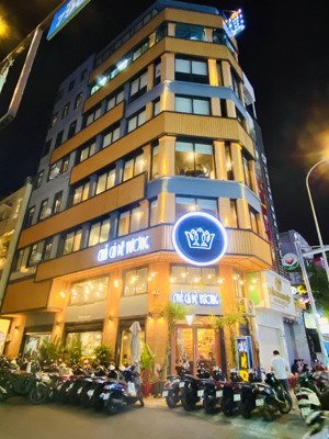 cho thuê nhà mặt phố đào tấn, ba đình với diện tích: 300m2, lô góc rộng 24m, cực hot