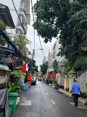 cần bán nhà 2 tầng ngay tại thảo điền giá chỉ 20 tỷ hđt 40tr/th