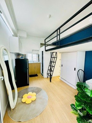 cho thuê phòng gác full nội thất ngay âu dương lân phòng như hình