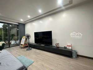 nhà phân lô giang biên, long biên 72m - mt 5m 6tầng thang máy, ô tô đỗ cửa, view vườn hoa