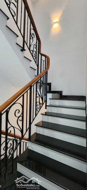 bán nhà quận 2 124m2 giá 10 tỷ