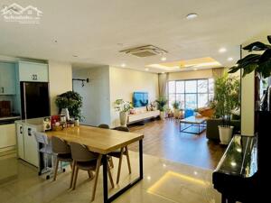 Chính chủ cần bán chcc Trần Thái Tông 120m2 có 3PN - 2WC nhà đẹp bán công đông nam, giá chỉ hơn 8 tỷ