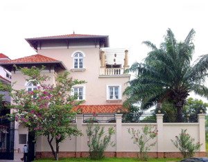 cho thuê biệt thự ngay trung tâm tại thảo điền, quận 2 5pn, 6wc dt 5000m2 lh 