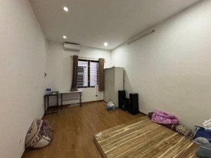 bán nhà ngọc khánh_ ngõ nông xe ba gác_ 50m ra bãi xe ô tô_32m2_8.75 tỷ