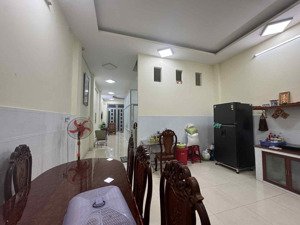 hàng hiếm tại cao lỗ, q8, 64m2,nhỉnh 8 ty .3 tầng mới đẹp .xe hơi tận cửa . sát parc mall.