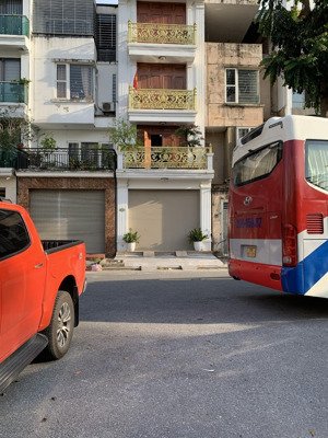 52m2-5tầng- mặt tiền 4.3m -13.9tỷ. gara-oto-thang máy-đầy đủ nội thất-ngõ thông-kinh doanh-sổ đẹp.