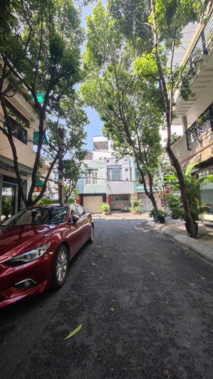 tài sản tốt nhất để đầu tư. mt hồ văn huê, q. phú nhuận. dt: 5x22m, nở hậu (145m2). giá bán: 30 tỷ