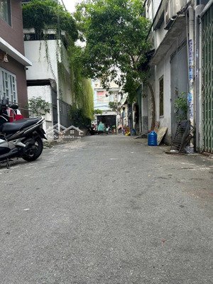 đường nhựa 6m ô tô ngủ nhà thông tứ tung 46,6m2 chỉ 9,x tỷ