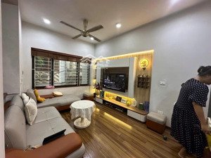 bán nhà đường mễ trì - lô góc - 3 mặt thoáng - ô tô đỗ cửa - full nội thất - 40m2*5t - giá hơn 7 tỷ