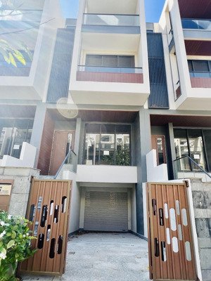 chỉ 4 tỷ sở hữu nhà và đất full thổ cư (summerland). cách sân bay phan thiết 10 phút di chuyển.