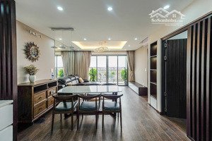 chuyển công tác cần bán gấp căn góc 3pn 104m2, view hồ, đầy đủ nội thất, giá 5.7tỷ. lh 
