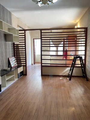 cho thuê căn hộ tập thể dt 50m2 tầng 3 nhà thoáng sạch đẹp phố hoàng ngọc phách nam thành công 6tr